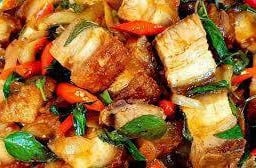 หมูกรอบผัดพริกเผา