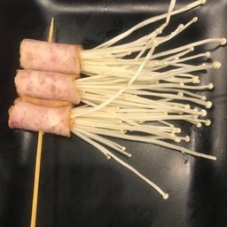 K 培根+金针菇 เบค่อน+เห็ดเข็มทอง