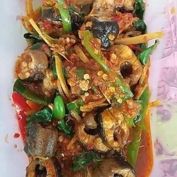 Spicy Stir-Fried Eel Dish