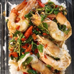 ข้าวกะเพรากุ้ง