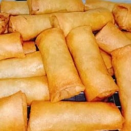 [อร่อยซ่ากับโค้ก] ปอเปี๊ยะทอดกรอบชุดใหญ่ +  โค้ก ออริจินัล (ขวด) 