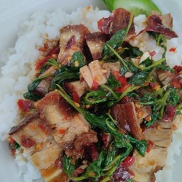 กะเพราหมูกรอบ