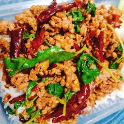 กะเพราเนื้อสับพริกแห้งโบราณ ผัดแห้งๆ เผ็ดๆ