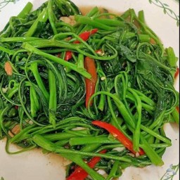 ผักผัดบุ้งไฟแดง ราดข้าว