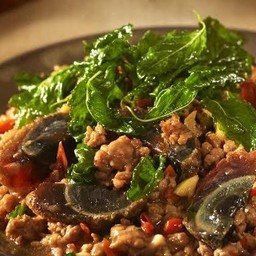 ข้าวมันกะเพราหมูสับไข่เยี่ยวม้า