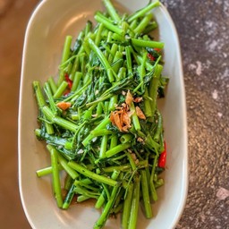 ผักบุ้งไฟแดง กับข้าว