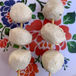 ธาวิน ลูกชิ้นทอด หน้าซีเจ ภักดีชุมพล