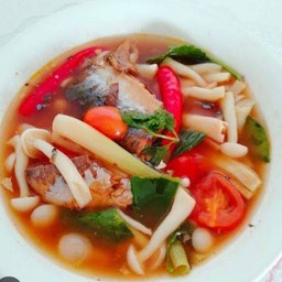 ต้มยำปลากระป๋อง กับข้าว