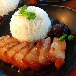 ข้าวหน้าสามชั้นตุ๋นเห็ดหอม