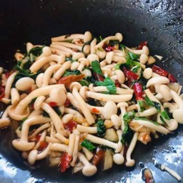 ข้าวมันกะเพราเห็ดรวม