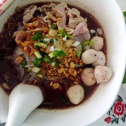 ก๋วยเตี๋ยวหมูน้ำตกพิเศษ