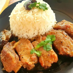 ข้าวซี่โครงหมูตุ๋นเห็ดหอม