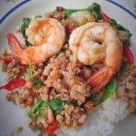 กระเพาหมูสับ+กุ้ง