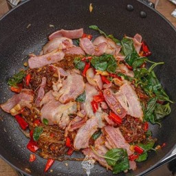 ข้าวมันกะเพราเบคอน