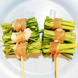 สามชั้นพันผักบุ้ง