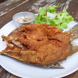 ปลากระพงทอดน้ำปลา(ไซส์ 1 กก)