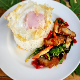 ข้าวกะเพราหมูกรอบ (ไม่รวมไข่ดาว)