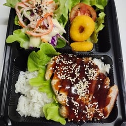เบนโตะข้าวหมูบาร์บีคิว