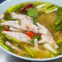 ต้มแซ่บตีนไก่