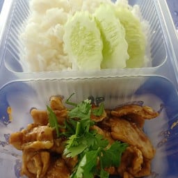 ข้าวหมูกระเทียม