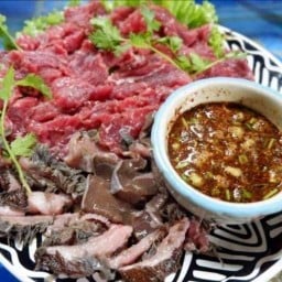 ร้านสหายสายแซ่บ