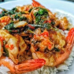 ข้าวกระเพรากุ้ง