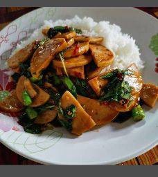 ผัดกระเพราหมูยอ