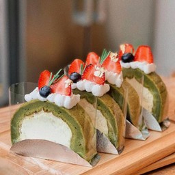 Matcha Roll Cake