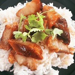 ข้าวหมูกรอบผัดน้ำมันหอย