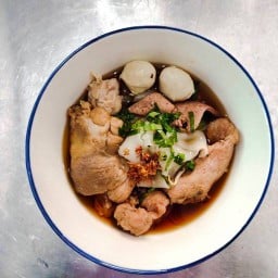 อิ่มกะเอม ก๋วยเตี๋ยวน้ำตกหมูเครื่องชาบู