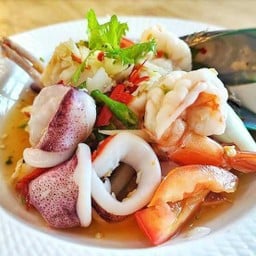 ยำแหนม ยำทะเล ต้มแซ่บ ลาบเป็ด Byต้นอ้อ อยู่หน้่าซอยรังสิตนครนายก33 ตรงข้ามโลตัส