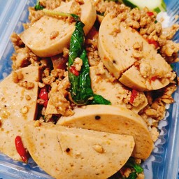 ข้าวกะเพราไก่สับ+ไก่ยอ