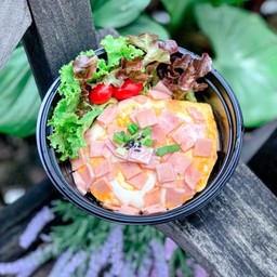 ข้าวราดไข่ข้นแฮม