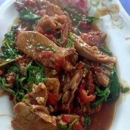 กะเพราเป็ดพะโล้เป็นกับ