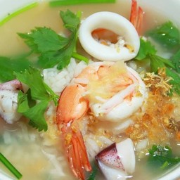 ข้าวต้มทะเล หมึก กุ้ง