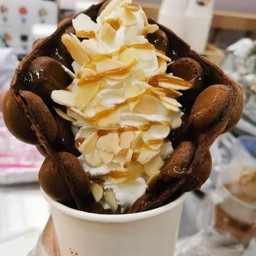 วาฟเฟิล ครีมสด อัลมอนด์