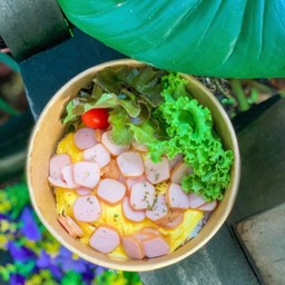 ข้าวราดไข่ข้นใส้กรอก