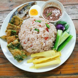 ข้าวคลุกน้ำพริกกะปิมะม่วง