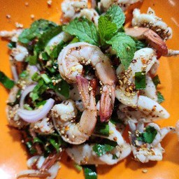 ลาบกุ้งหมึก