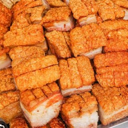 หมูกรอบคุณถา