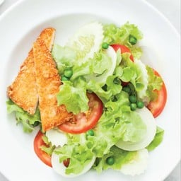 สลัดปลาแซลมอนนอร์เวย์ชุบแป้งทอด