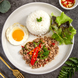 ข้าวกระเพราหมูสับ ไข่ดาว  Rice with Stir Fried Minced Pork and Basil Fried Egg