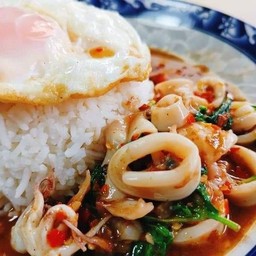 ผัดกระเพราหมึก