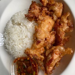 ข้าวหมูทอด น้ำจิ้มแจ่วรสเด็ด