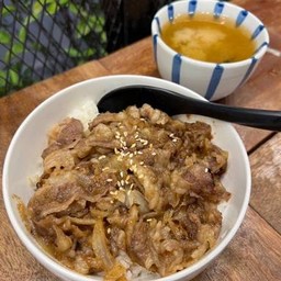 ข้าวหน้าเนื้อสไลด์ผัดซอสญี่ปุ่นสูตรโฮมเมด