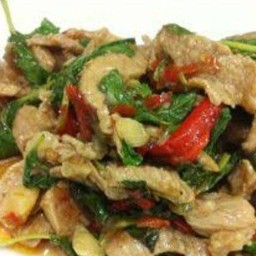 กระเพราหมูชิ้น (เป็นกับข้าวจ้า)