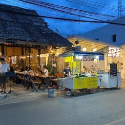 ข้าวปุกงาดำป้าอาซู ถนนคนเดินปาย  หน้าร้านอาหารบ้านปาย