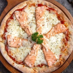 พิชชาแซลม่อน Salmon pizza