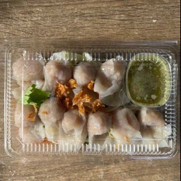 เกี๊ยวปลาสามย่าน พร้อมน้ำจิ้มฟู๊ด ( ใส้หมูสับ)