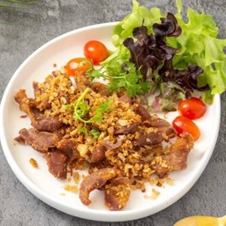 คอหมูทอดกระเทียม Garlic Fried Pork Neck